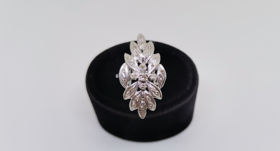 YAPRAKLI MEKİK MODEL PIRLANTA YÜZÜK