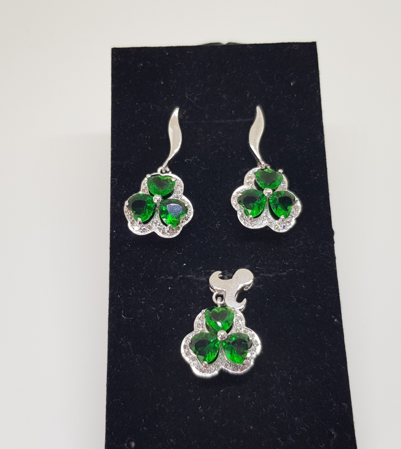 YONCA MODEL ZÜMRÜT VE PIRLANTA TAŞLI KOLYE KÜPE TAKIMI