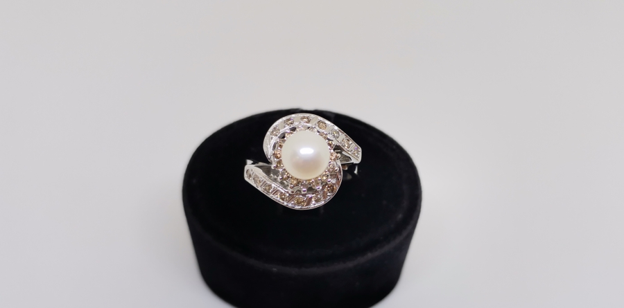 PIRLANTA TAŞLI İNCİLİ YÜZÜK