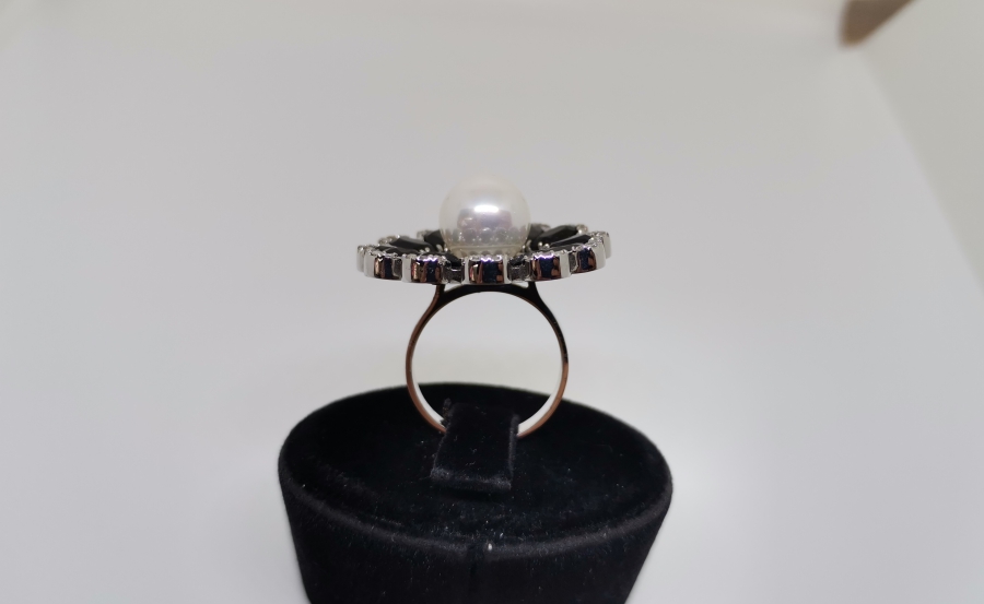 PIRLANTA GARNET VE İNCİLERLE SÜSLÜ YÜZÜK