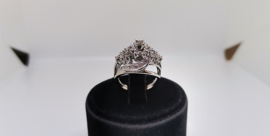 PIRLANTA TAŞLI YAN MEKİK MODELİ YÜZÜK