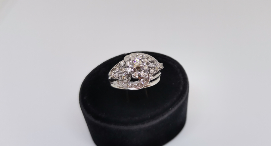 PIRLANTA TAŞLI YAN MEKİK MODELİ YÜZÜK