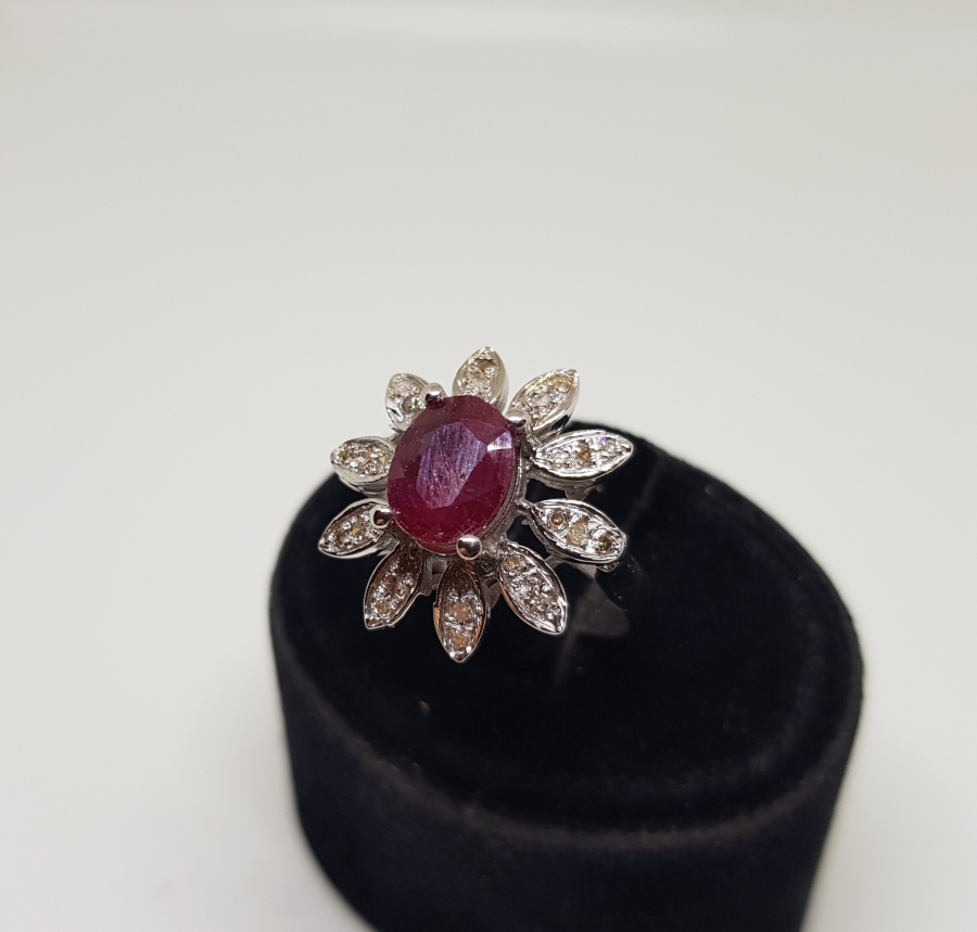 PIRLANTA VE HAS YAKUT TAŞLI BÜYÜK ÇİÇEK MODEL YÜZÜK