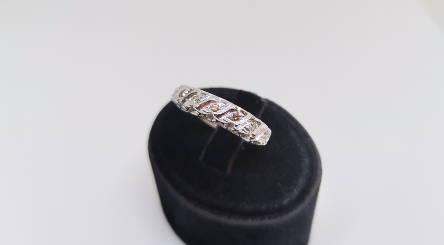 YEDİ TAŞ BULUNAN PIRLANTA YÜZÜK