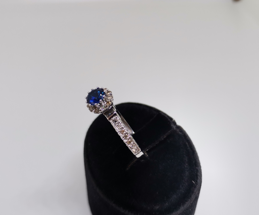 SAFİR VE PIRLANTA TAŞLI TAÇ MODELİ YÜZÜK