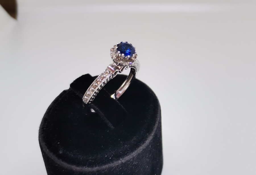 SAFİR VE PIRLANTA TAŞLI TAÇ MODELİ YÜZÜK