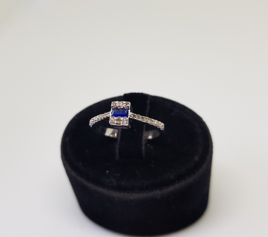 PIRLANTA VE SAFİR TAŞLI MİNİ BAGET MODEL YÜZÜK