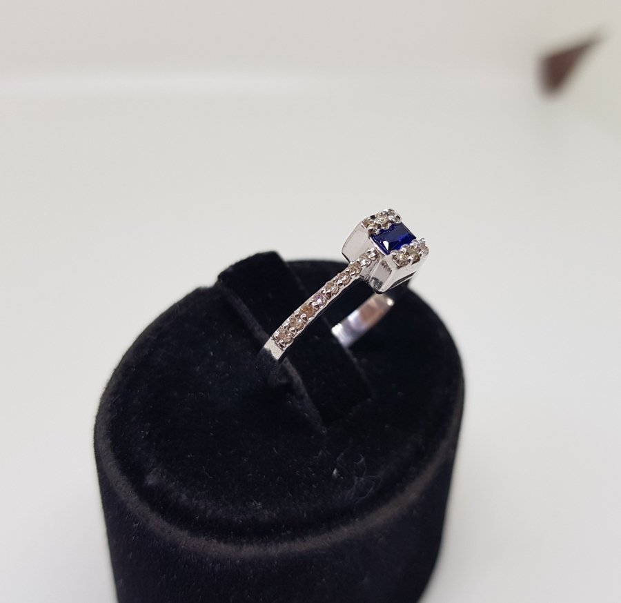 PIRLANTA VE SAFİR TAŞLI MİNİ BAGET MODEL YÜZÜK