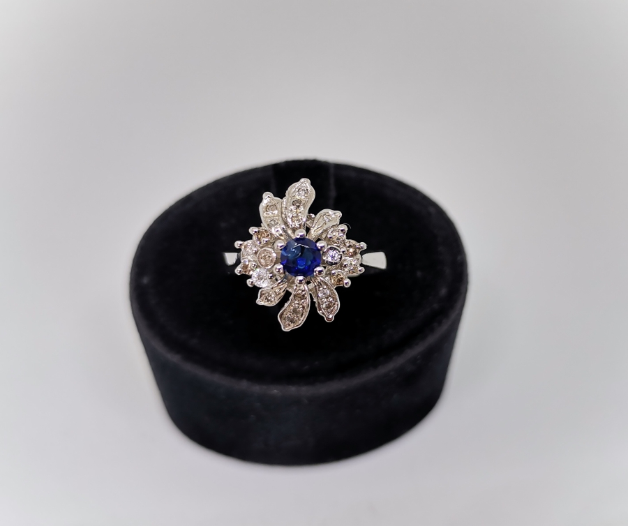 DAĞINIK DAL MODELİ SAFİR VE PIRLANTA TAŞLI YÜZÜK