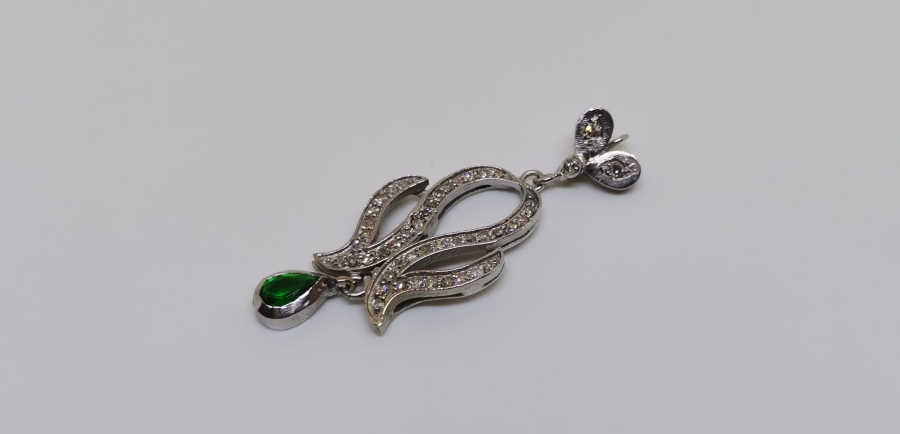 ZÜMRÜT VE PIRLANTA TAŞLI SONSUZLUK MODEL KOLYE