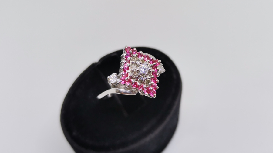 YAKUT VE PILANTA TAŞLI DİK KARE MODELİ YÜZÜK