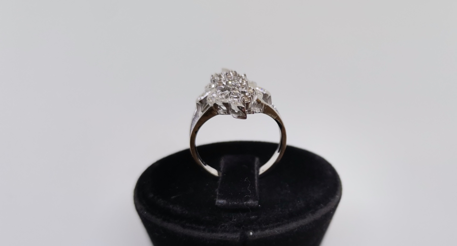 YARIM AY MODELİ PIRLANTA TAŞLI YÜZÜK