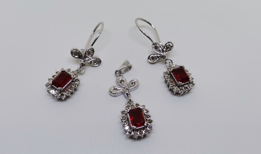 YAKUT VE PIRLANTA TAŞLI YONCA MODEL KOLYE KÜPE TAKIMI