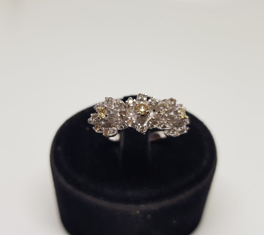 PIRLANTA TAŞLI ÜÇLÜ ÇİÇEK MODEL YÜZÜK