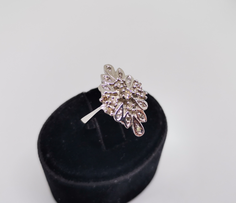 YAPRAKLI MEKİK MODEL PIRLANTA TAŞLI YÜZÜK