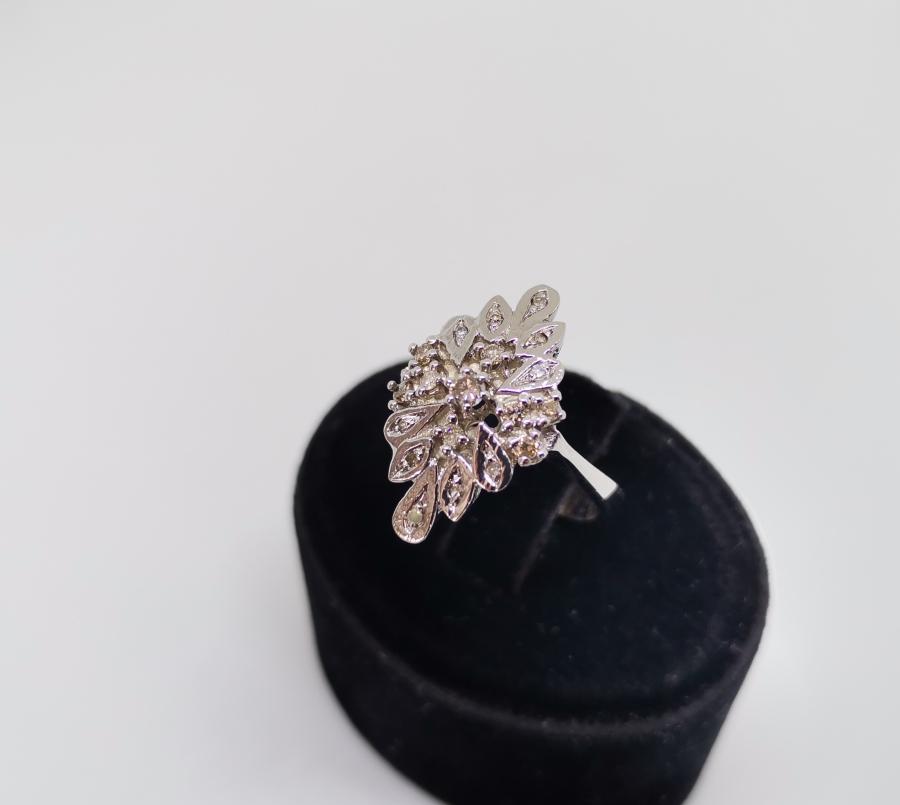 YAPRAKLI MEKİK MODEL PIRLANTA TAŞLI YÜZÜK