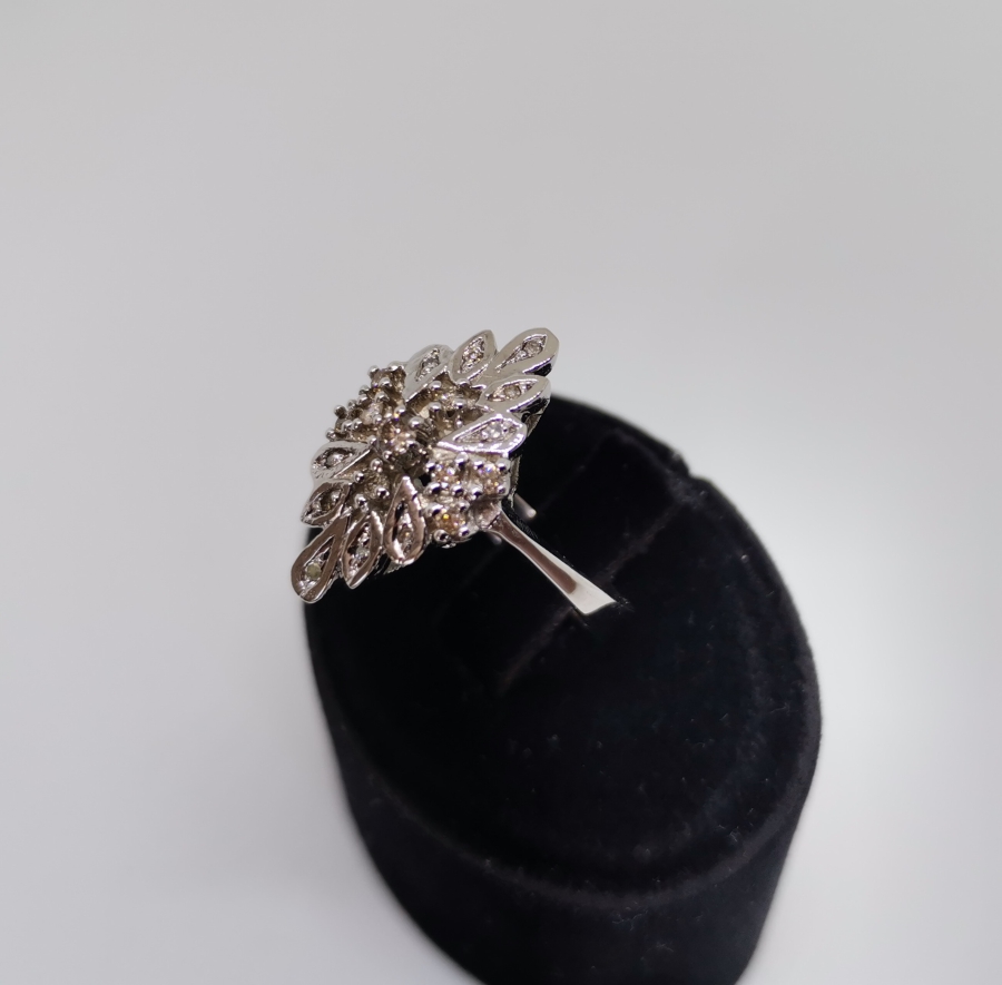 YAPRAKLI MEKİK MODEL PIRLANTA TAŞLI YÜZÜK