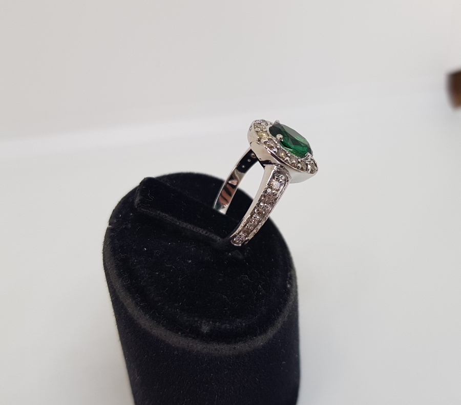 ZÜMRÜT VE PIRLANTA TAŞLI RUS KESİM YÜZÜK