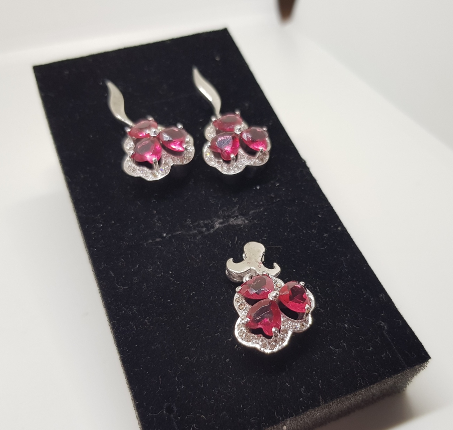 YAKUT VE PIRLANTA TAŞLI YONCA MODEL KOLYE KÜPE