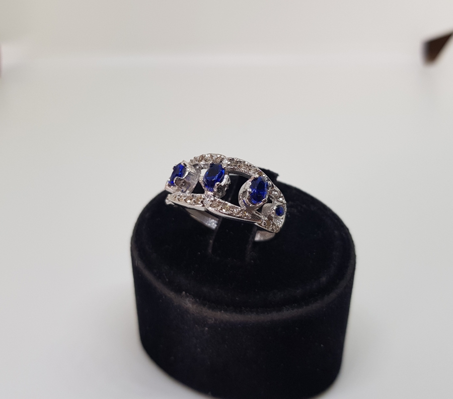 SAFİR VE PIRLANTA TAŞLI RUS KESİM MODELİ YÜZÜK