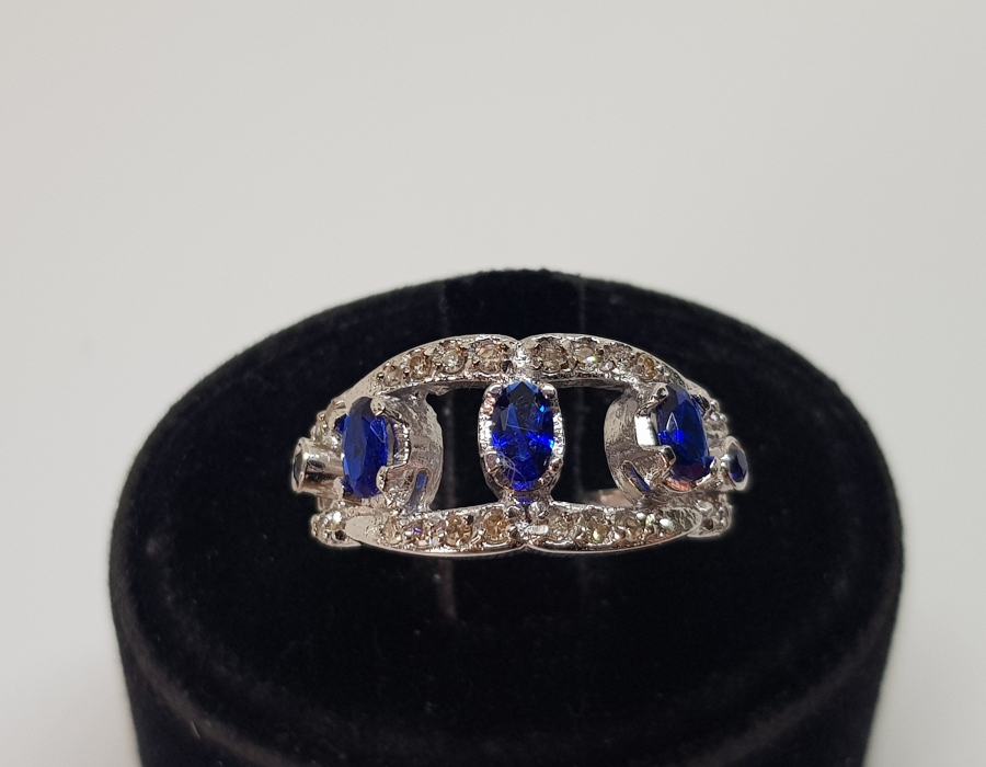 SAFİR VE PIRLANTA TAŞLI RUS KESİM MODELİ YÜZÜK