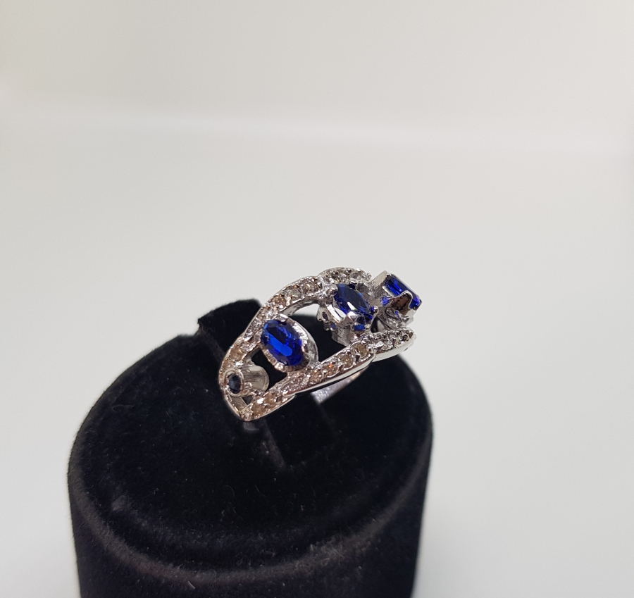 SAFİR VE PIRLANTA TAŞLI RUS KESİM MODELİ YÜZÜK