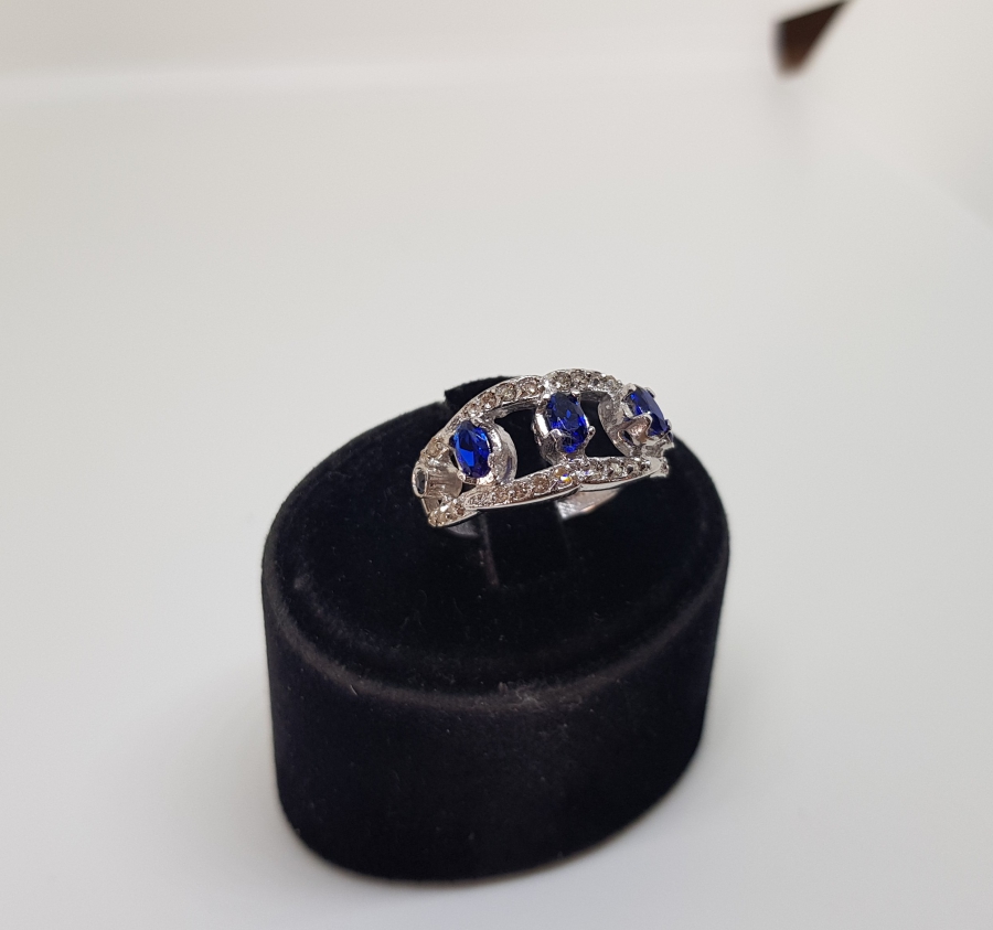 SAFİR VE PIRLANTA TAŞLI RUS KESİM MODELİ YÜZÜK