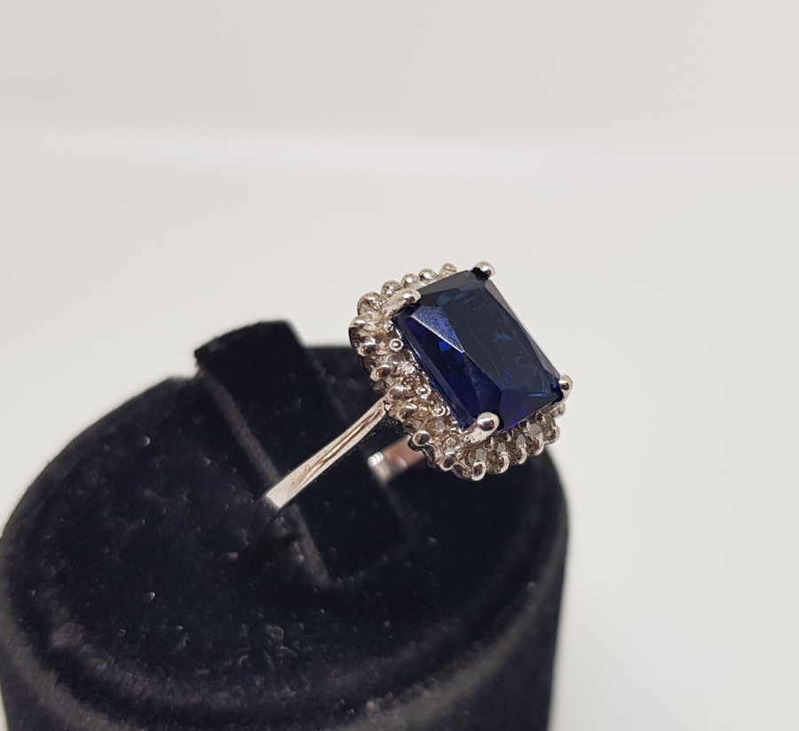 SAFİR VE PIRLANTA TAŞLI KARE MODELİ YÜZÜK