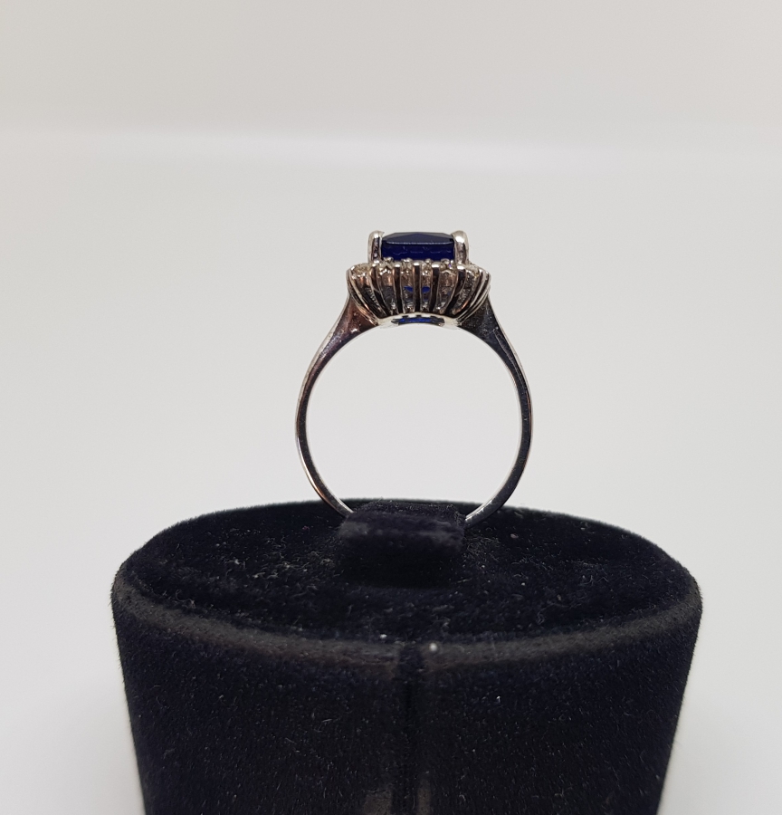 SAFİR VE PIRLANTA TAŞLI KARE MODELİ YÜZÜK