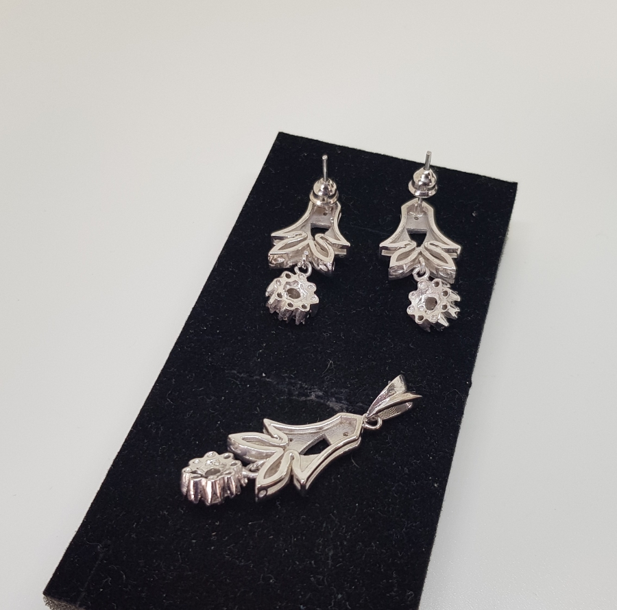 YAPRAKLI MODEL PIRLANTA TAŞLI KOLYE KÜPE TAKIMI