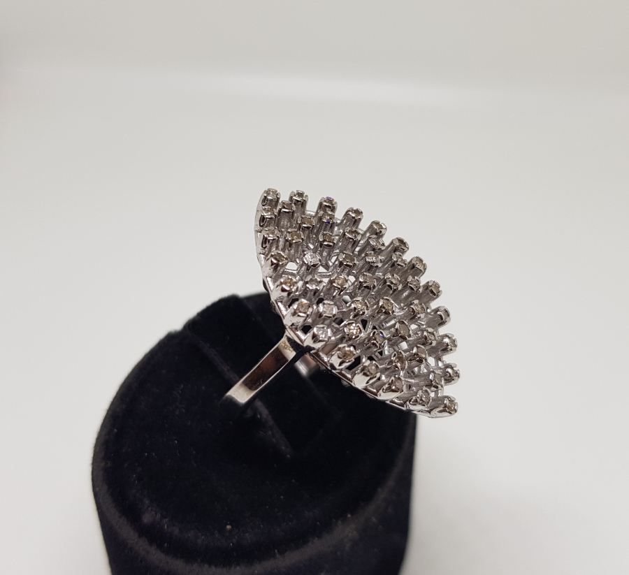 PIRLANTA TAŞLI DİKENLİ MODEL YÜZÜK