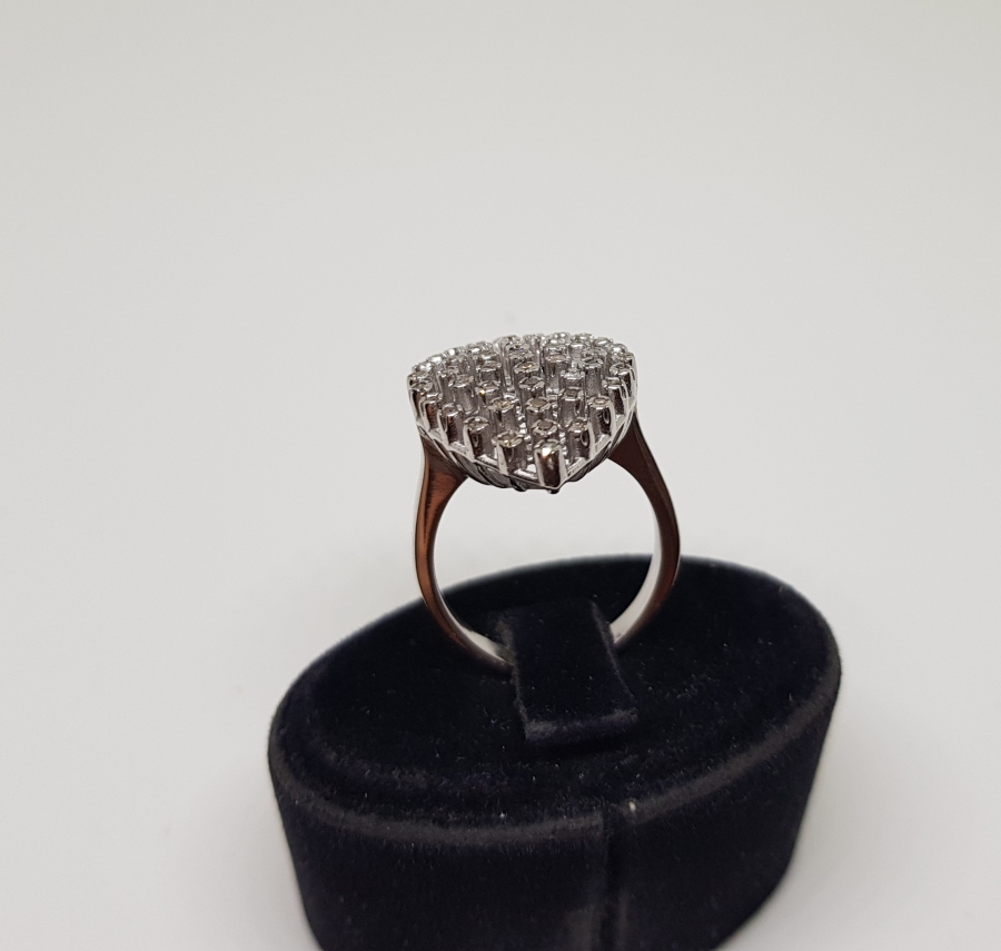 PIRLANTA TAŞLI DİKENLİ MODEL YÜZÜK