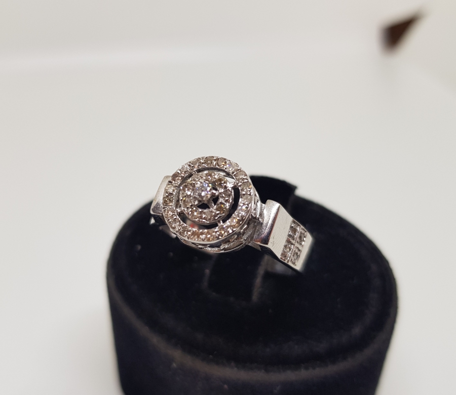 HALKALI MODEL PIRLANTA TAŞLI YÜZÜK