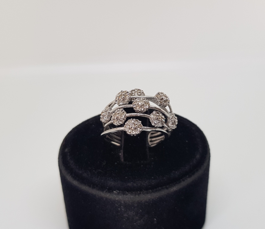 YAPRAKLI MODELİ PIRLANTA TAŞLI YÜZÜK