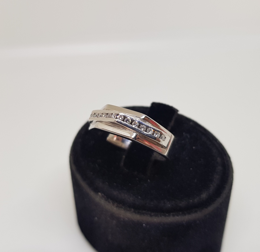 KARELİ MODEL YARIM TAMTUR MODEL PIRLANTA YÜZÜK