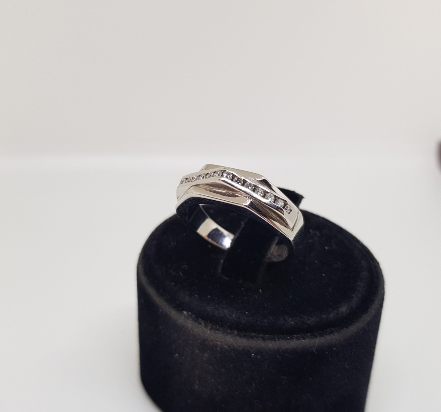 KARELİ MODEL YARIM TAMTUR MODEL PIRLANTA YÜZÜK