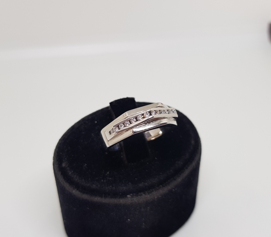 KARELİ MODEL YARIM TAMTUR MODEL PIRLANTA YÜZÜK