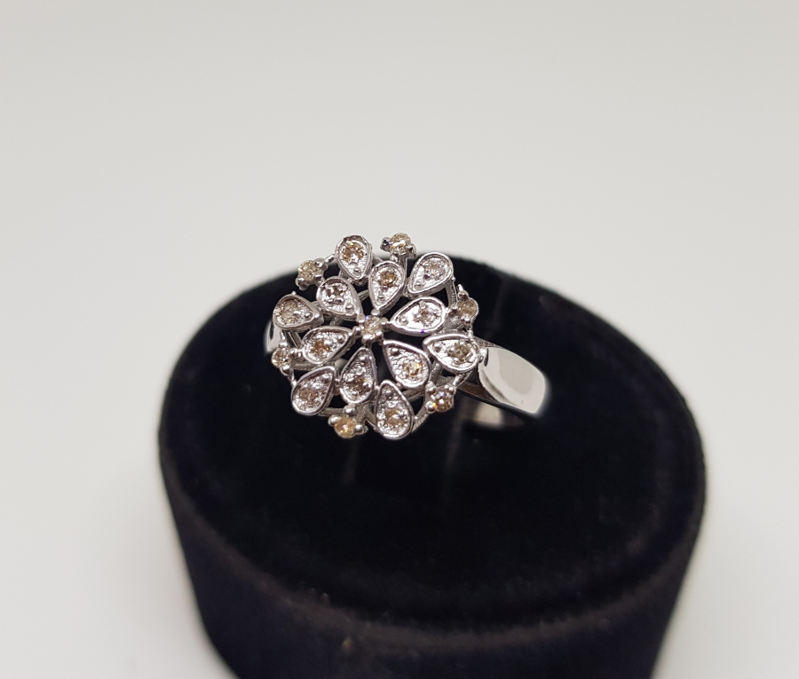 YAPRAKLI MODEL PIRLANTA TAŞLI YÜZÜK