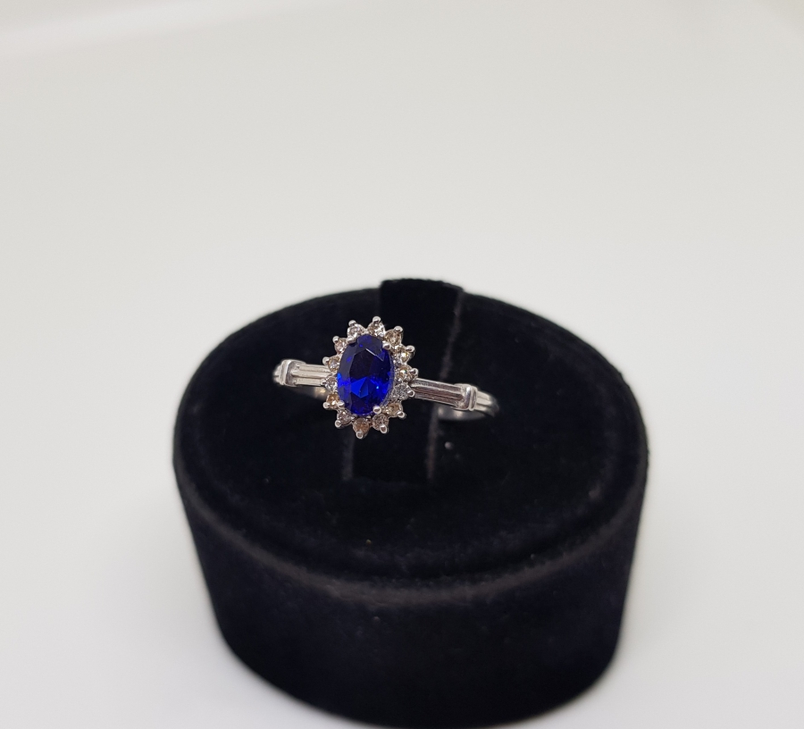 MİNİ GÜNEŞ MODELİ SAFİR VE PIRLANTA TAŞLI YÜZÜK