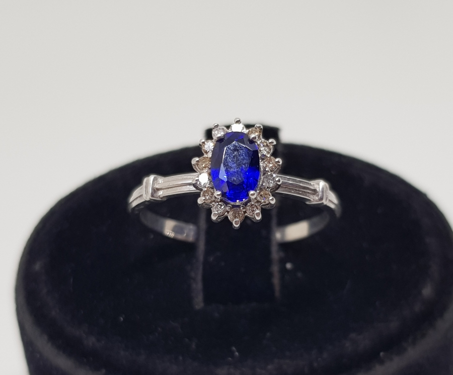 MİNİ GÜNEŞ MODELİ SAFİR VE PIRLANTA TAŞLI YÜZÜK