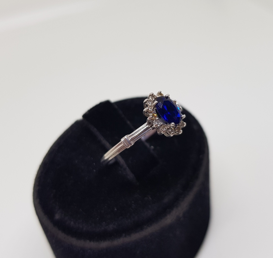 MİNİ GÜNEŞ MODELİ SAFİR VE PIRLANTA TAŞLI YÜZÜK