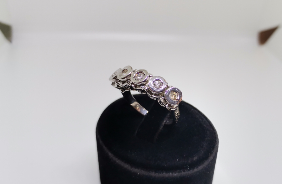 BEŞTAŞ MODEL OVAL MONTÜRLÜ YÜZÜK