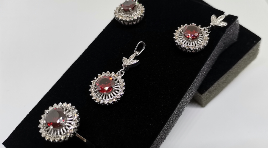 PIRLANTA VE GARNET TAŞLI ÜÇLÜ SET