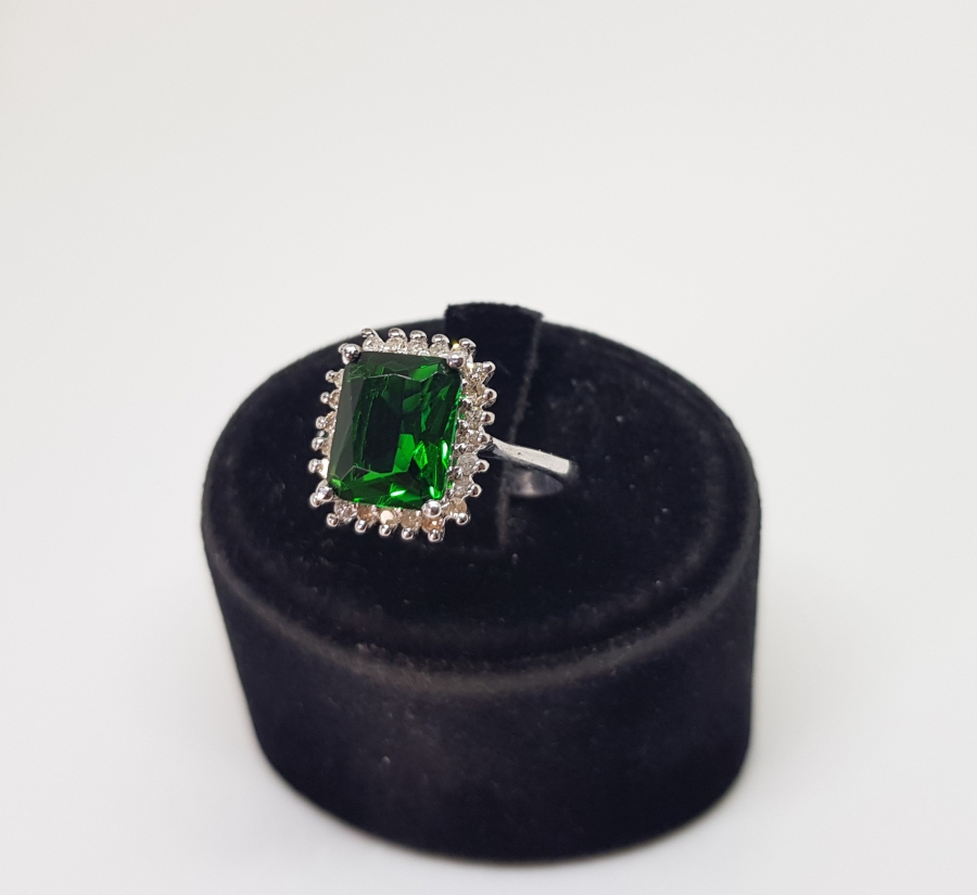 ZÜMRÜT VE PIRLANTA TAŞLI FRANSIZ BAGETİ YÜZÜK