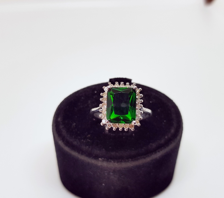 ZÜMRÜT VE PIRLANTA TAŞLI FRANSIZ BAGETİ YÜZÜK