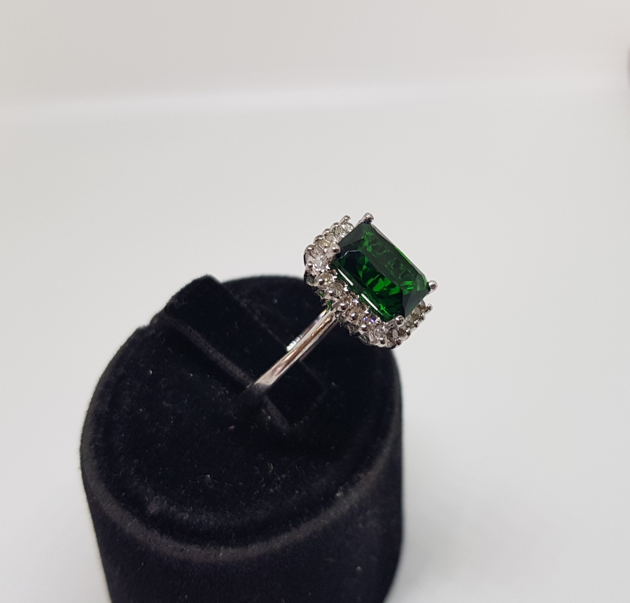 ZÜMRÜT VE PIRLANTA TAŞLI FRANSIZ BAGETİ YÜZÜK