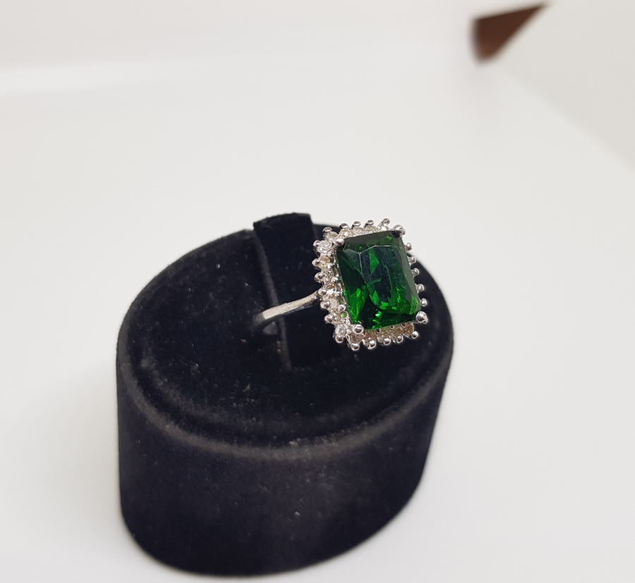 ZÜMRÜT VE PIRLANTA TAŞLI FRANSIZ BAGETİ YÜZÜK