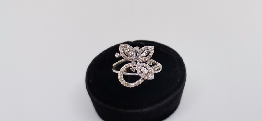 FİYONK MODEL PIRLANTA YÜZÜK