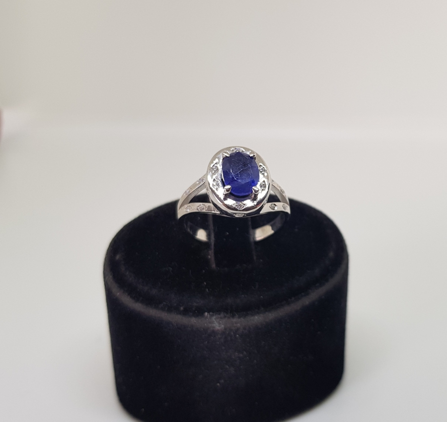 SAFİR VE PIRLANTA TAŞLI GİRİT MODELİ YÜZÜK