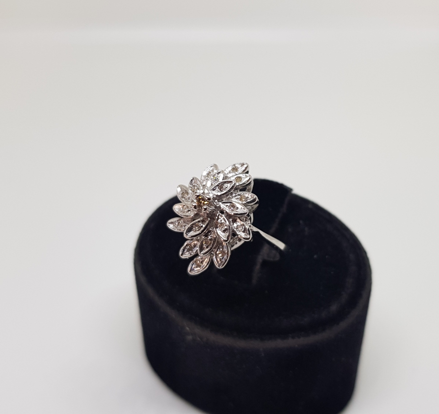 GENİŞ YAPRAK MODELİ PIRLANTA YÜZÜK